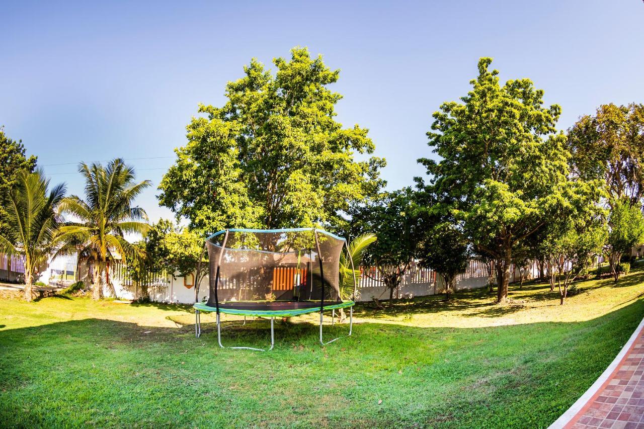 Hotel Capital O Oxtankah,Chetumal Bay Calderitas Exterior foto